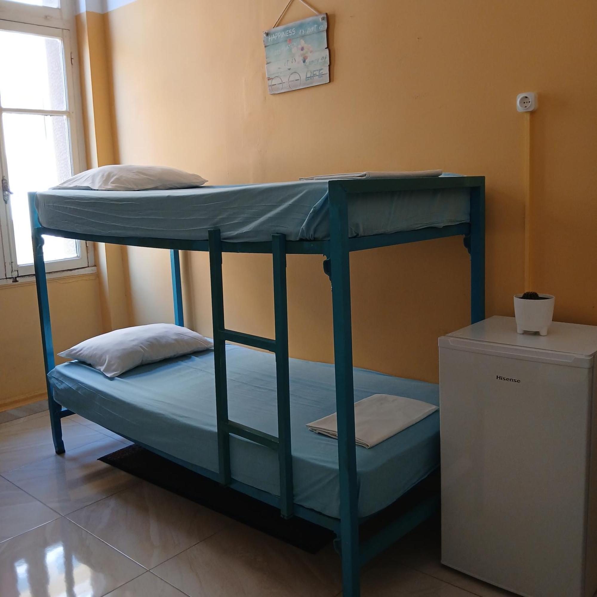 Youth Hostel *